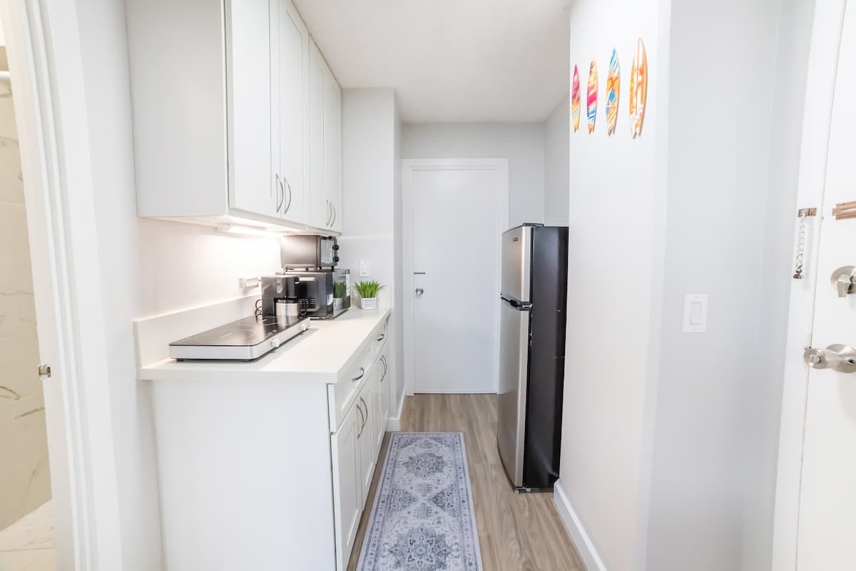 Condo in Honolulu · ★4.8 · 1 bedroom · 2 beds · 1 private bath - Photo 3
