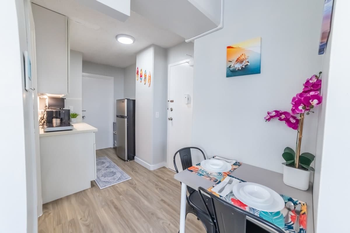 Condo in Honolulu · ★4.8 · 1 bedroom · 2 beds · 1 private bath - Photo 5