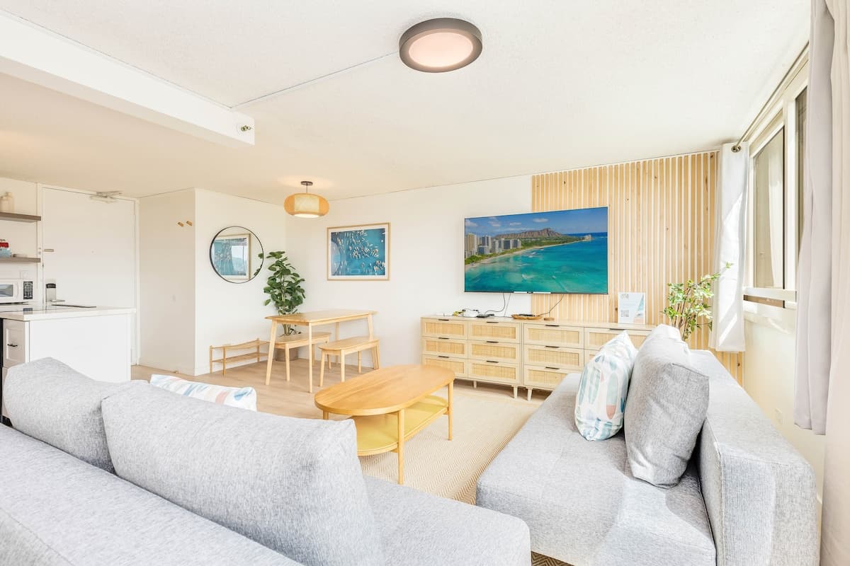 Condo in Honolulu · ★4.71 · 1 bedroom · 2 beds · 1 shared bath - Photo 1