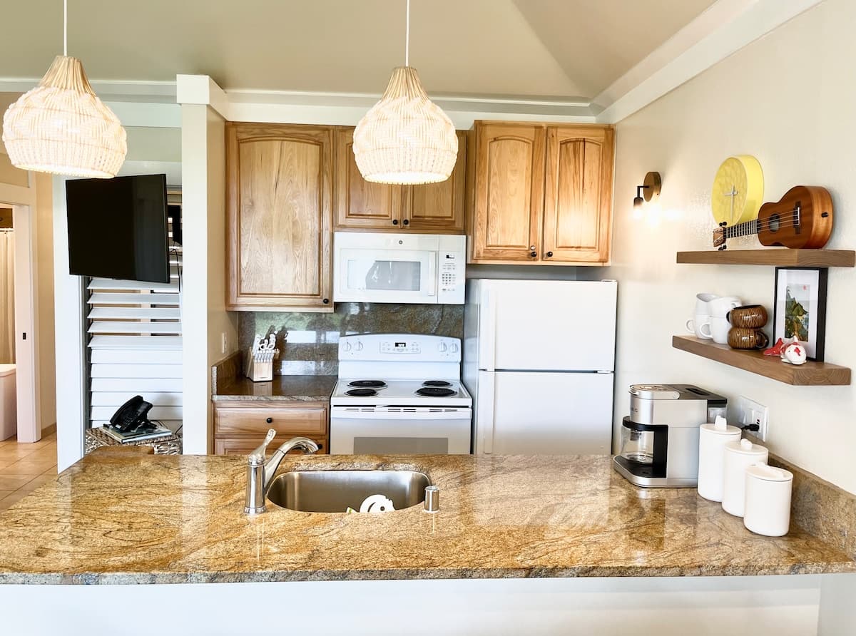 Condo in Koloa · ★4.98 · 1 bedroom · 2 beds · 1 shared bath - Photo 4