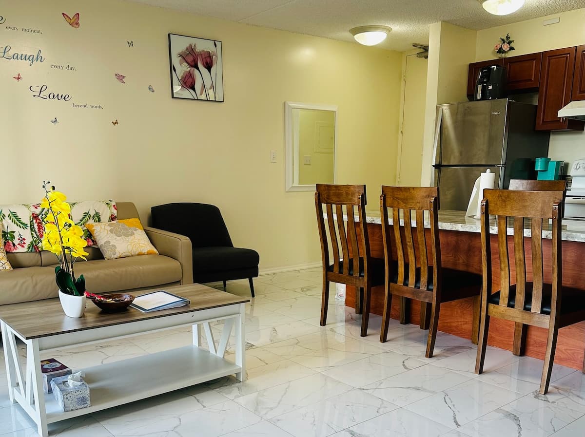 Condo in Honolulu · ★4.78 · 1 bedroom · 3 beds · 1 private bath - Photo 1