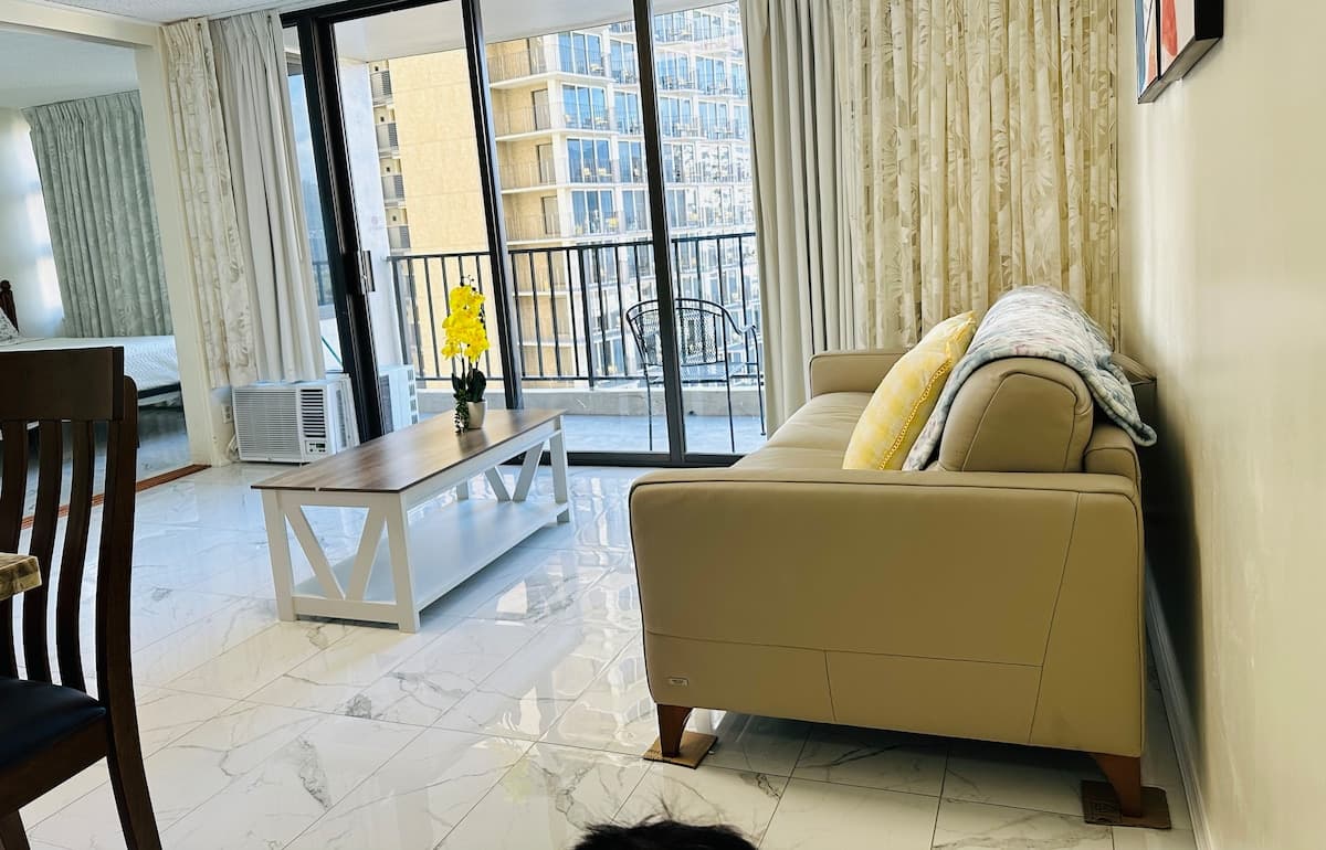 Condo in Honolulu · ★4.78 · 1 bedroom · 3 beds · 1 private bath - Photo 4