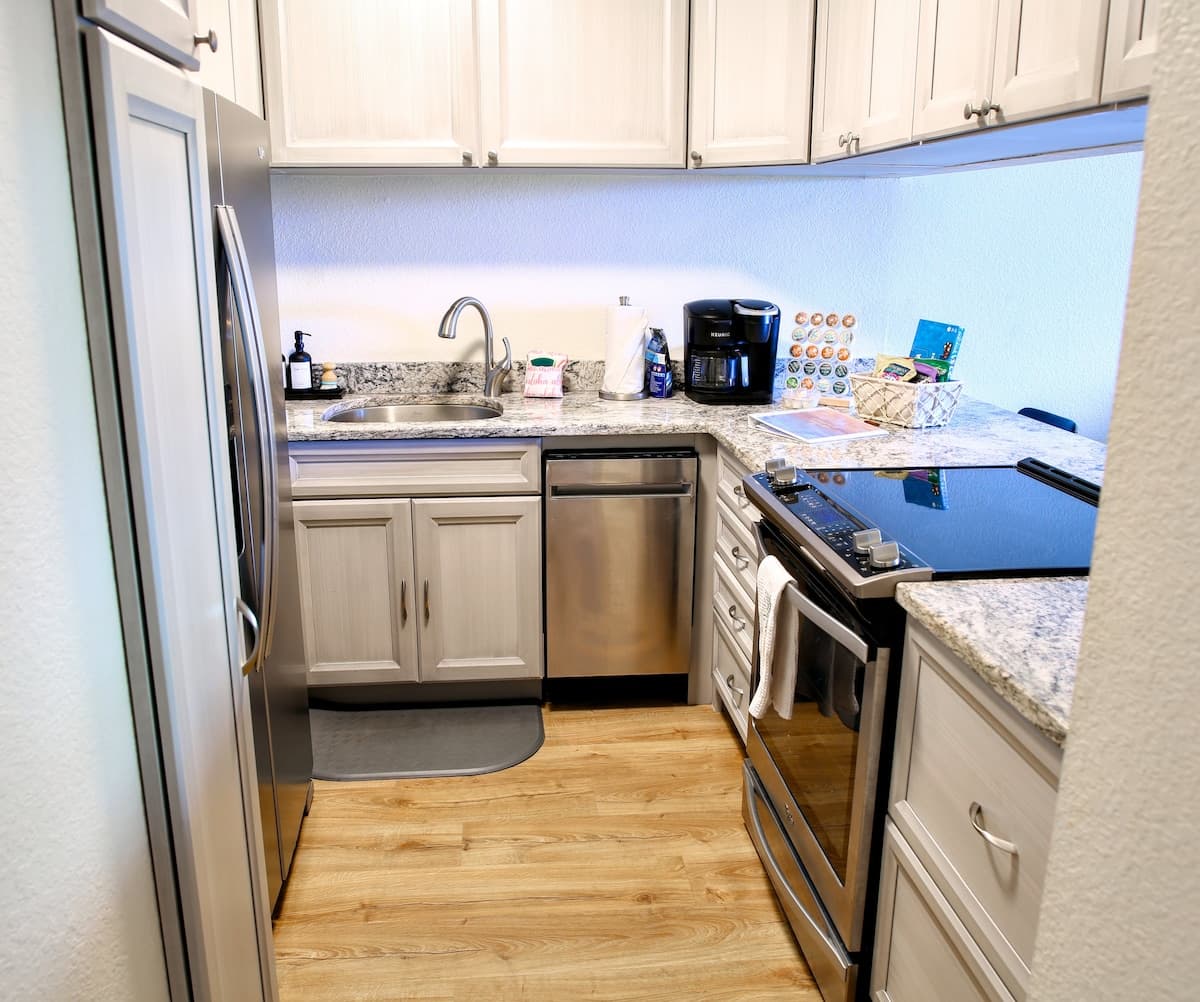 Condo in Kailua-Kona · ★4.98 · 2 bedrooms · 2 beds · 2 shared baths - Photo 5
