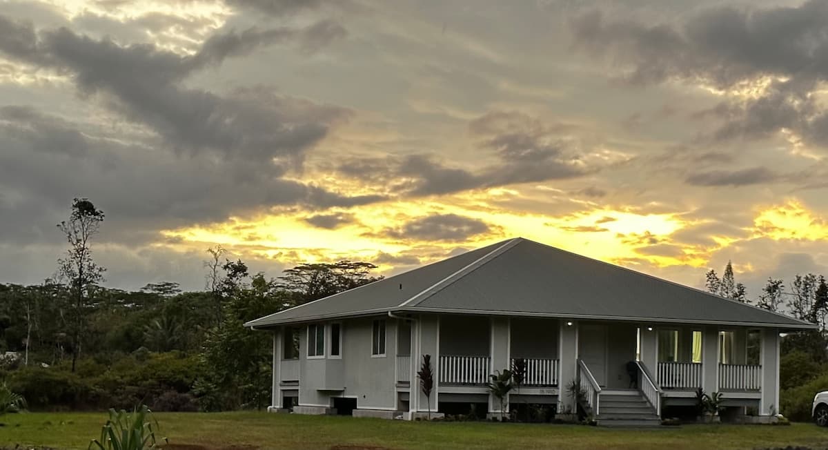 Home in Keaau · ★5.0 · 3 bedrooms · 3 beds · 2 private baths - Photo 4