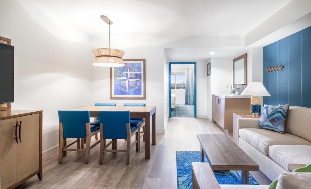 Hotel in South Lake Tahoe · 4 bedrooms · 4 private baths - Photo 3