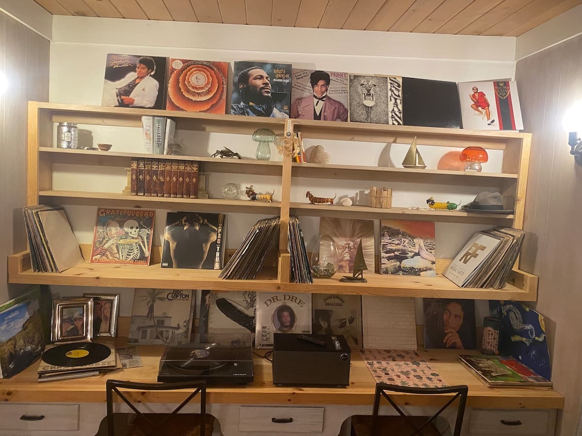 Serene Guesthouse with Ocean Sounds & Vinyl - Photo 4