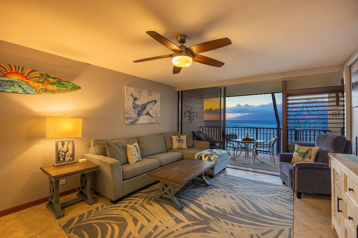 Condo in Lahaina · ★4.99 · 1 bedroom · 2 beds · 1 private bath - Photo 3