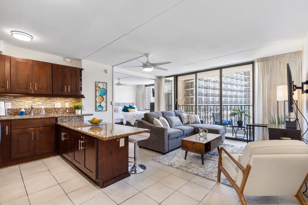 Condo in Honolulu · ★4.8 · 1 bedroom · 3 beds · 1 private bath - Photo 1