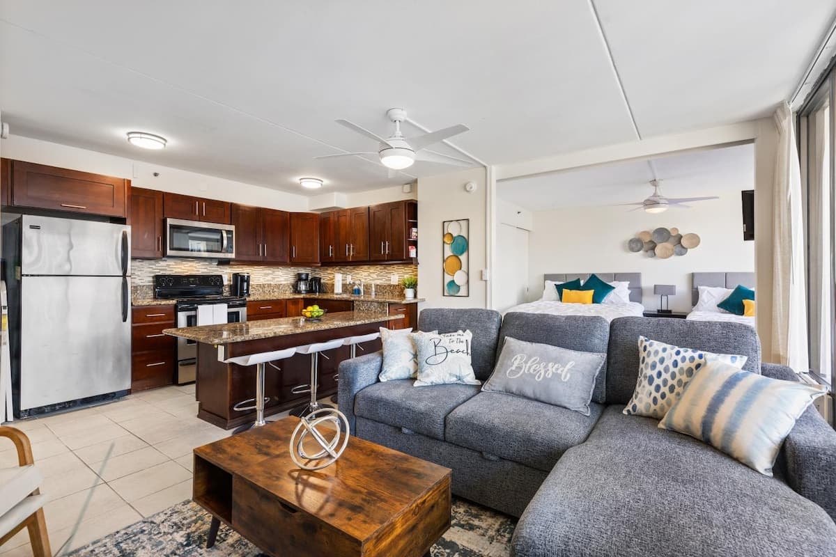 Condo in Honolulu · ★4.8 · 1 bedroom · 3 beds · 1 private bath - Photo 3