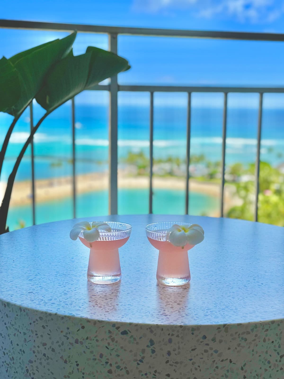 Condo in Honolulu · ★4.9 · 1 bedroom · 2 beds · 1 shared bath - Photo 4
