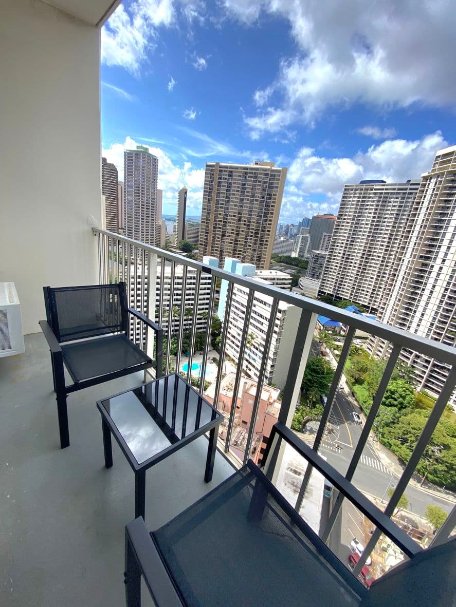 Condo in Honolulu · ★4.93 · Studio · 1 bed · 1 private bath - Photo 3