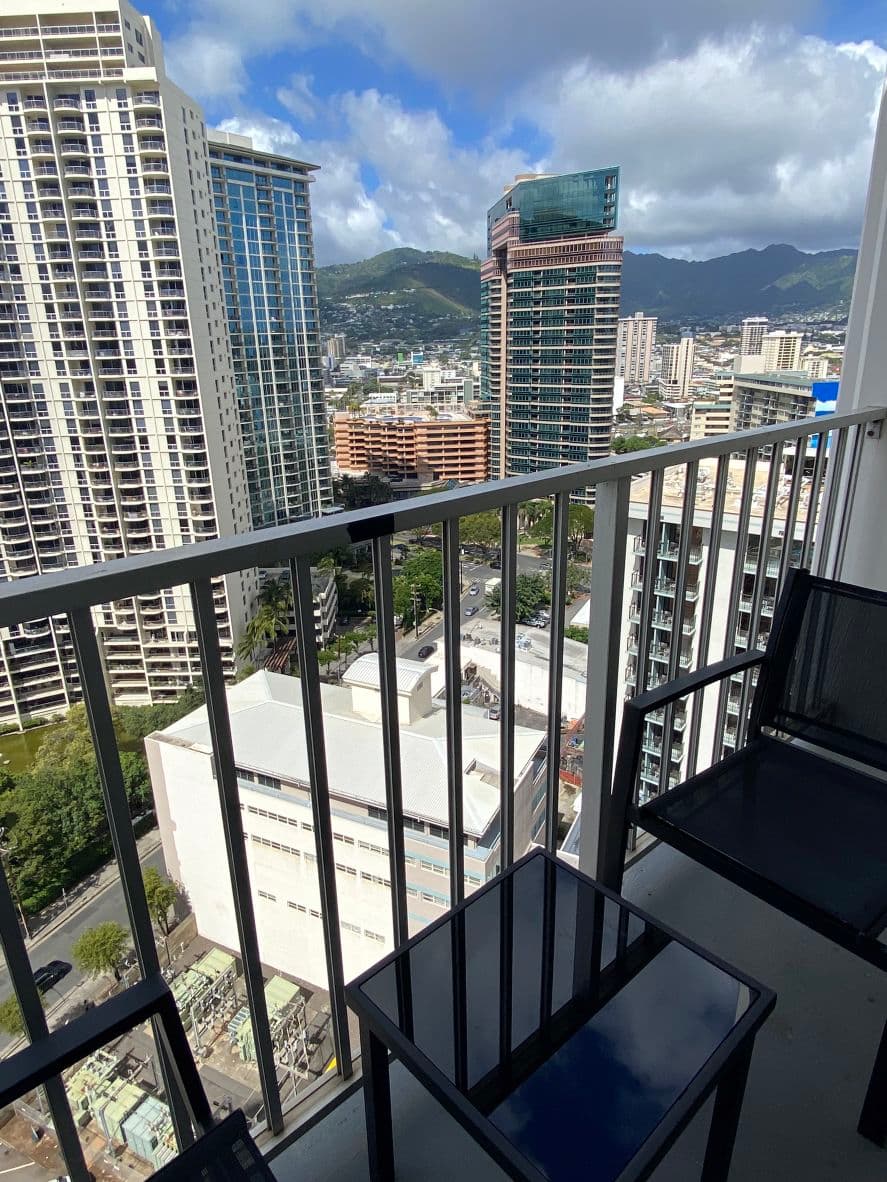 Condo in Honolulu · ★4.93 · Studio · 1 bed · 1 private bath - Photo 4