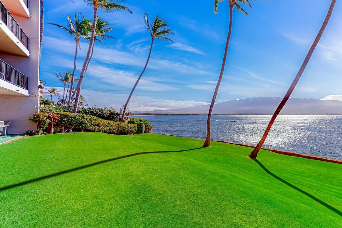 Condo in Wailuku · ★4.86 · 2 bedrooms · 3 beds · 2 shared baths - Photo 1