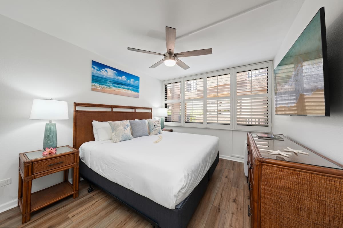 Condo in Kihei · ★5.0 · 1 bedroom · 2 beds · 2 baths - Photo 4