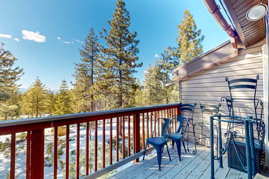 Condo in Zephyr Cove · ★4.87 · 3 bedrooms · 4 beds · 2 private baths - Photo 2