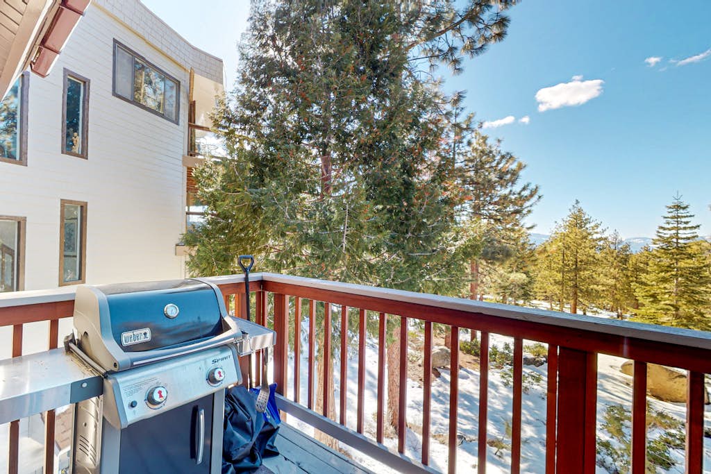 Condo in Zephyr Cove · ★4.87 · 3 bedrooms · 4 beds · 2 private baths - Photo 3