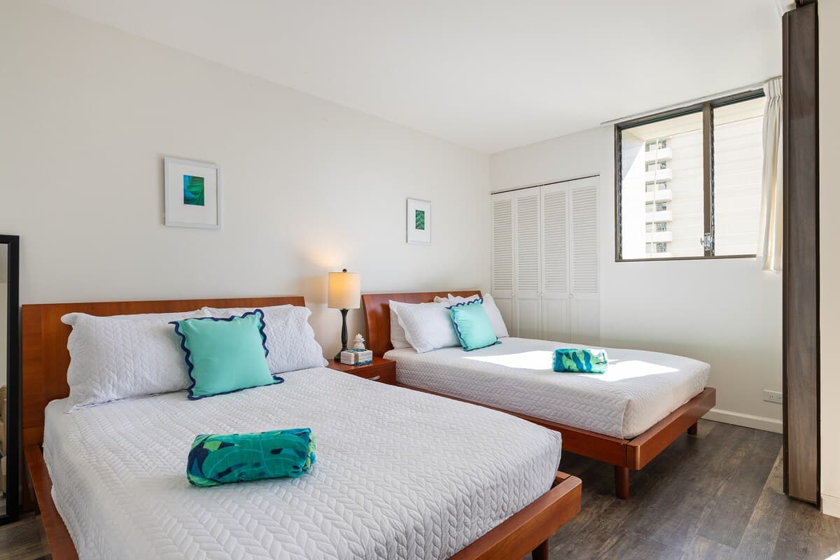 Free Assigned Parking Pool Gym 2 beds 1 bd Waikiki - Photo 2