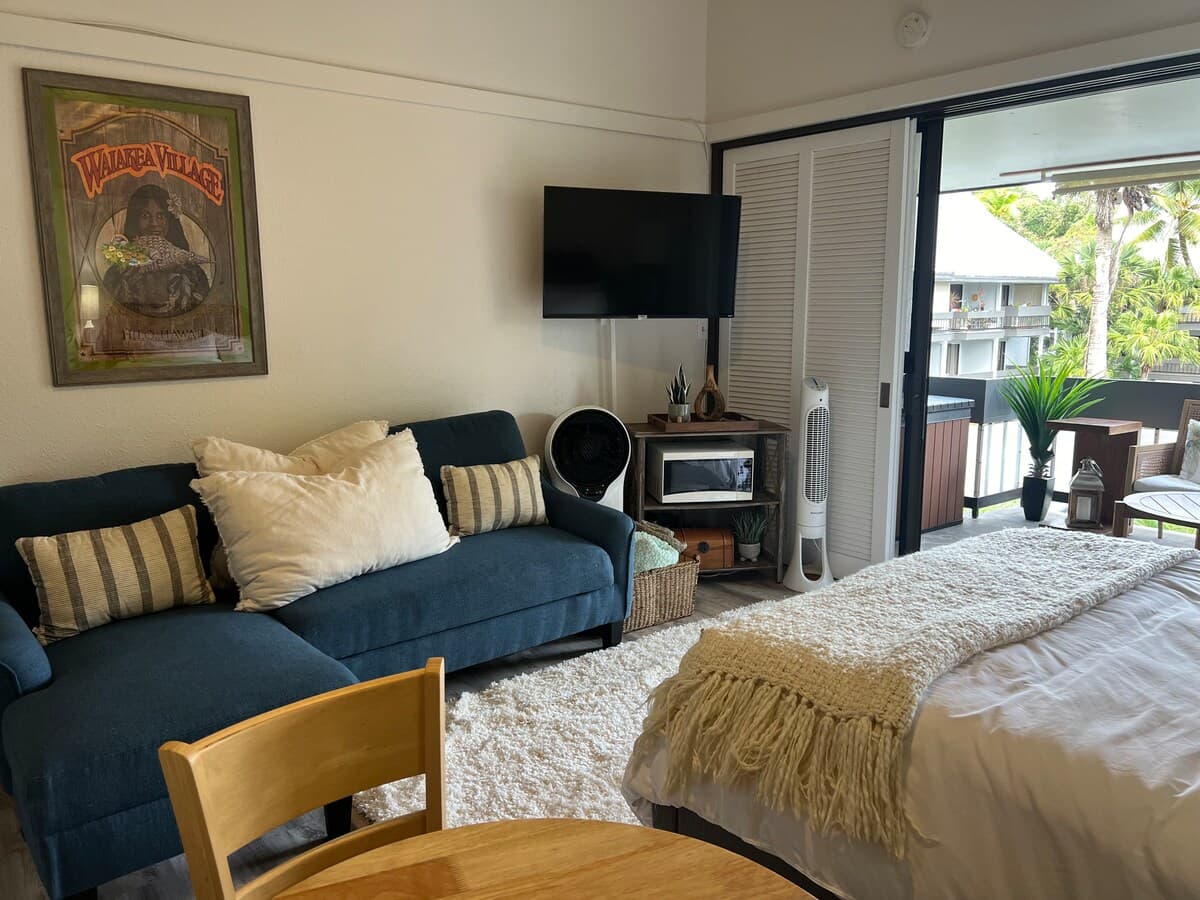 Full Kitchen| Poolside | Walk to Parks & Downtown - Photo 2