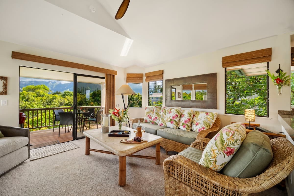Hawaiian-style Oceanfront Villa - Outrageous Views - Photo 1