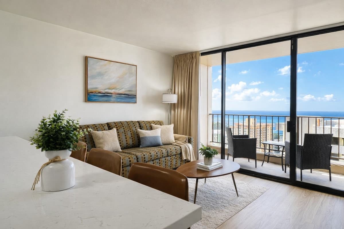 Waikiki Beach Ocean 28F Suite, Patio - Photo 1