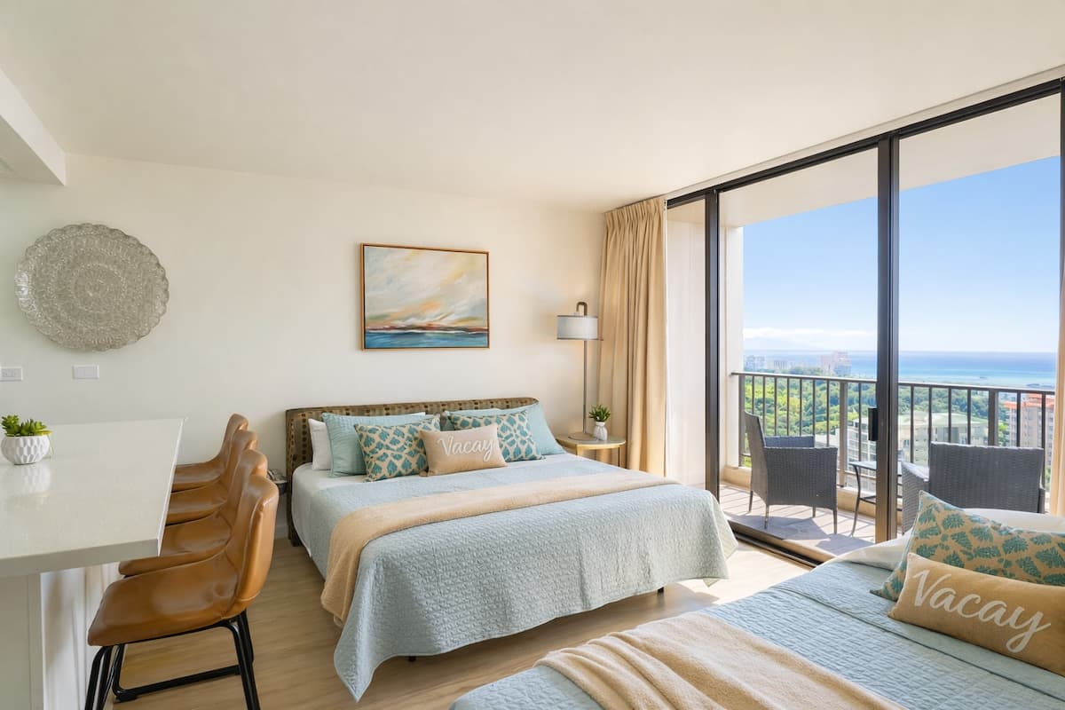 Waikiki Beach Ocean 28F Suite, Patio - Photo 3