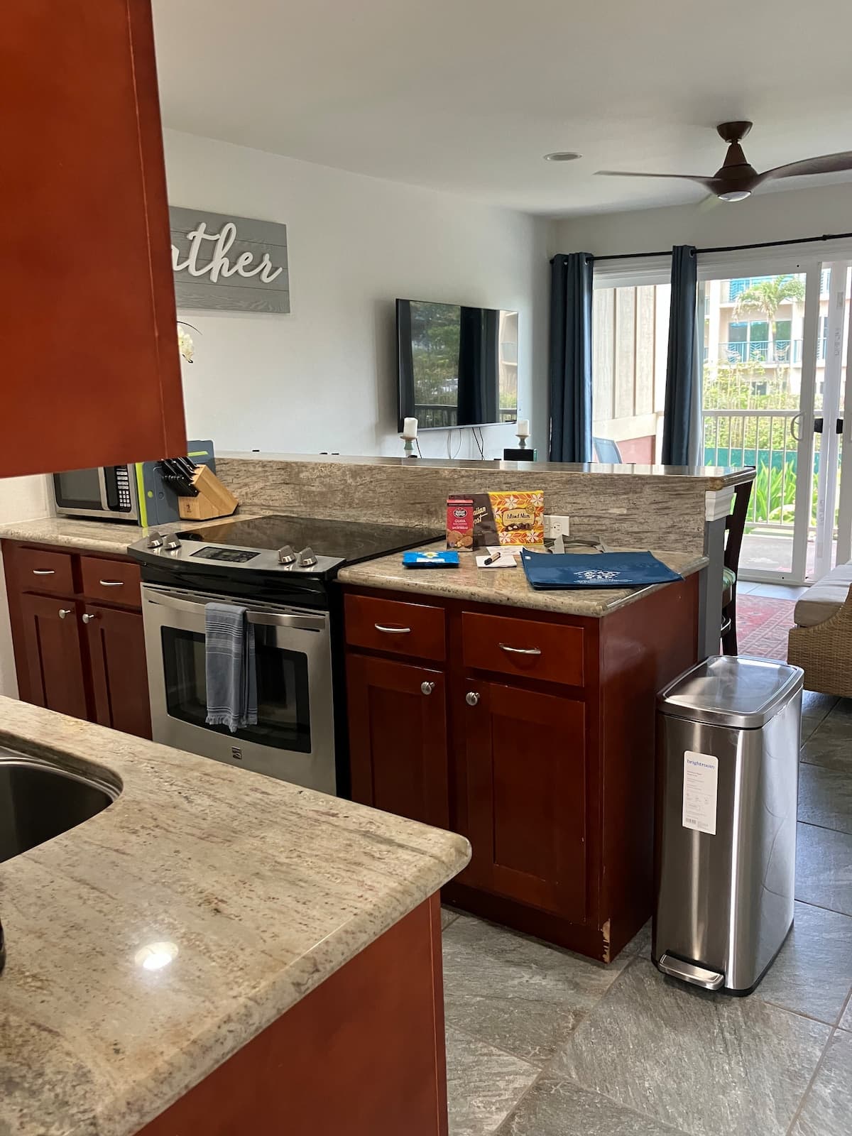 Breezy 2 BR / AC / Poolside / Near to Beach - Photo 1