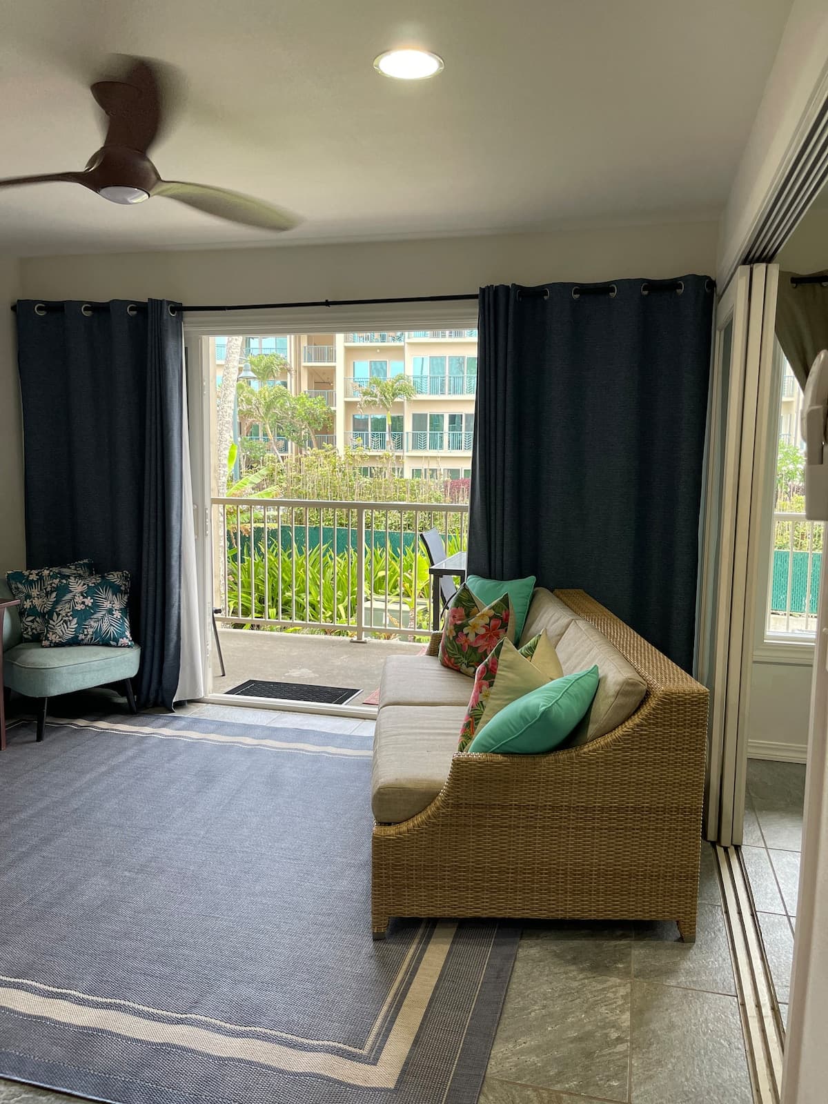 Breezy 2 BR / AC / Poolside / Near to Beach - Photo 4