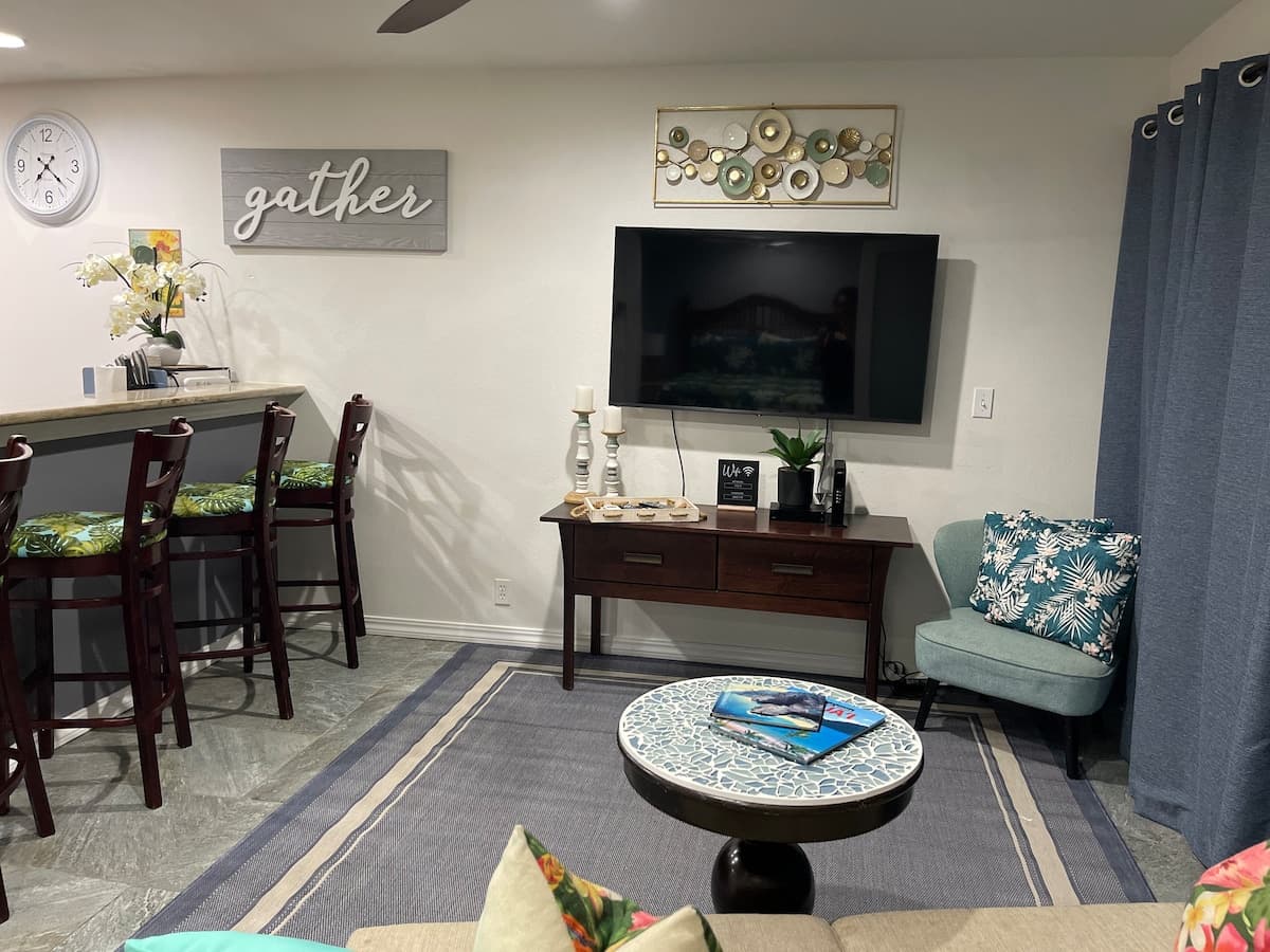 Breezy 2 BR / AC / Poolside / Near to Beach - Photo 3