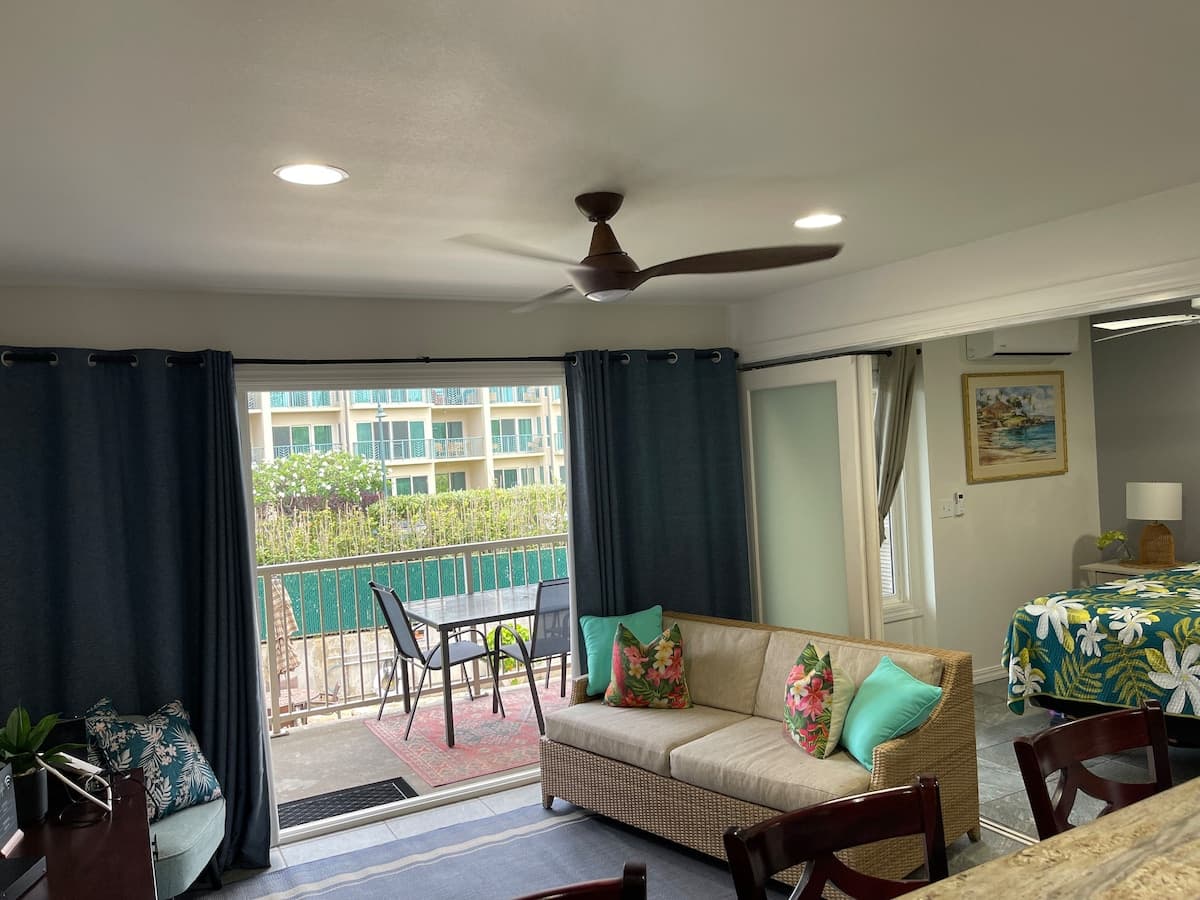 Breezy 2 BR / AC / Poolside / Near to Beach - Photo 2