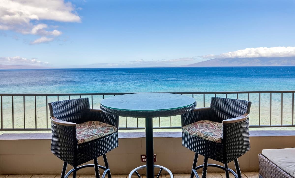 Condo in Lahaina · ★5.0 · Studio · 2 beds · 1 private bath - Photo 2