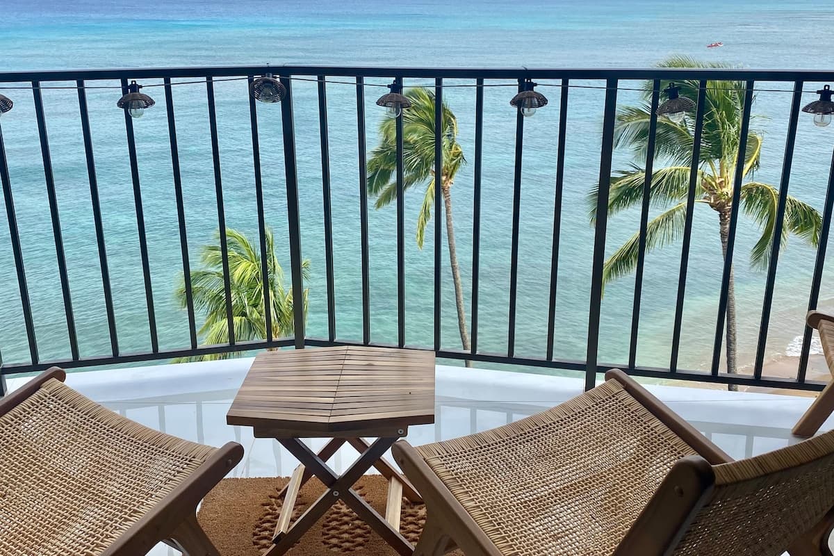 Condo in Lahaina · ★4.94 · Studio · 1 bath - Photo 1