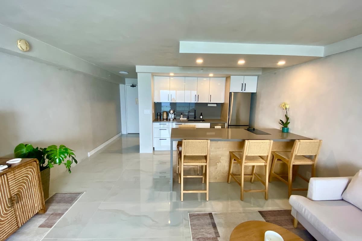 Condo in Lahaina · ★4.94 · Studio · 1 bath - Photo 4