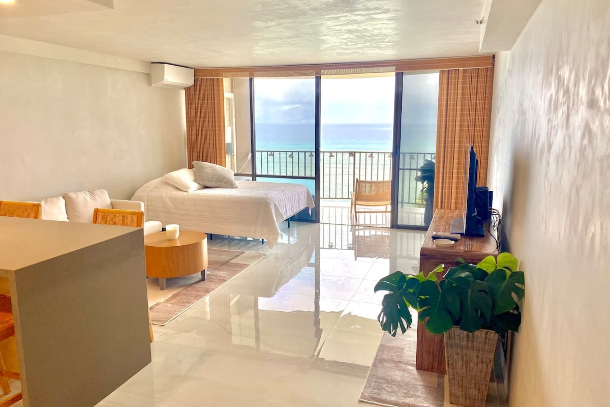 Condo in Lahaina · ★4.94 · Studio · 1 bath - Photo 3