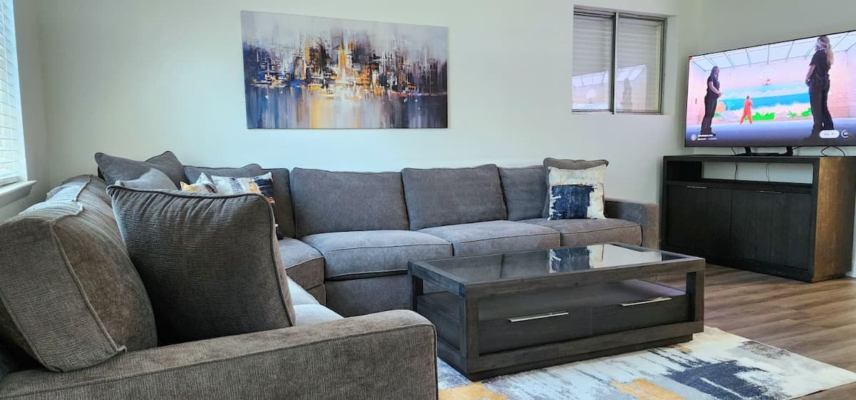 Newly Renovated Home with Chef's Kitchen & 4K TVs - Photo 1