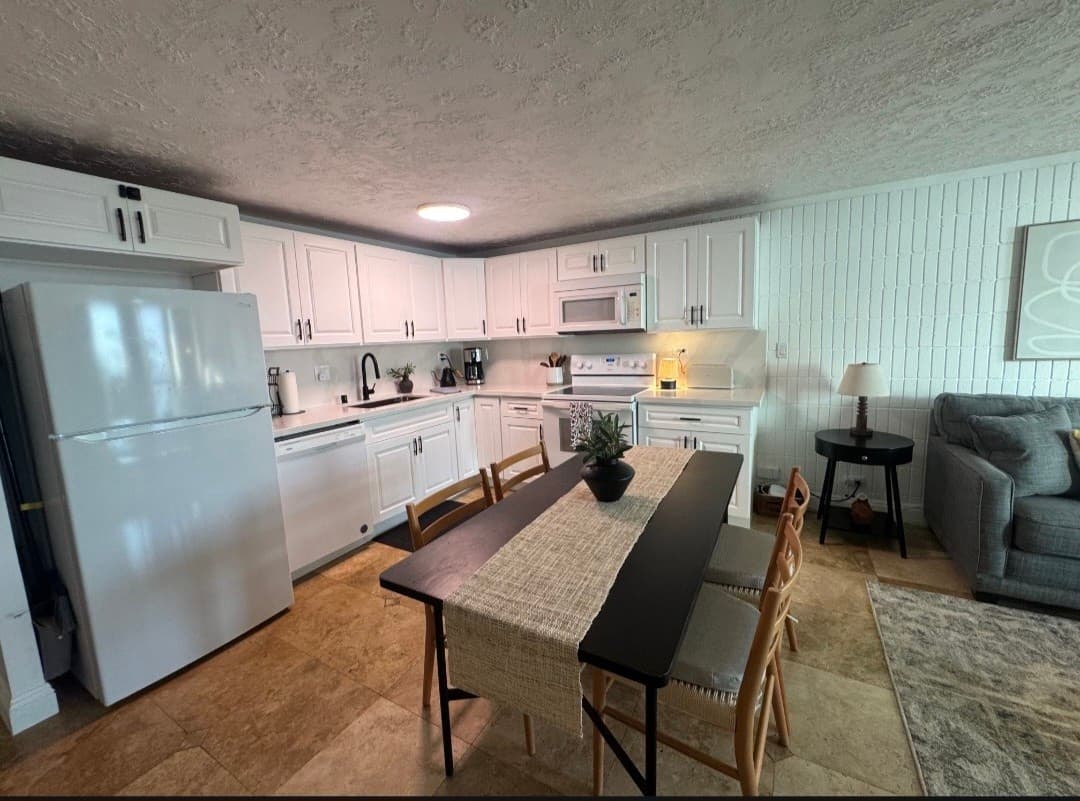 Condo in Hauula · ★4.82 · 1 bedroom · 4 beds · 1 private bath - Photo 2