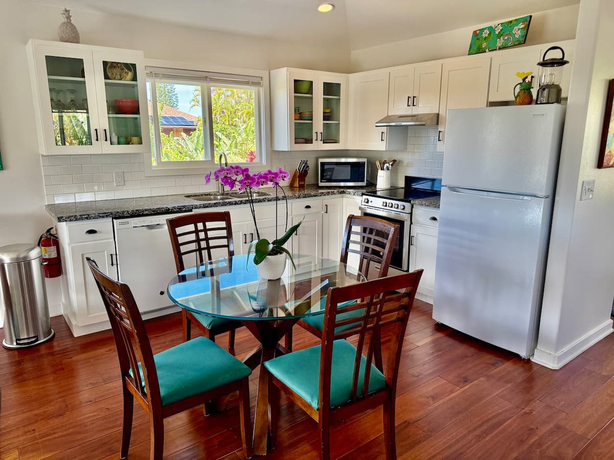 Home in Haiku-Pauwela · ★4.98 · 2 bedrooms · 2 beds · 1 bath - Photo 3
