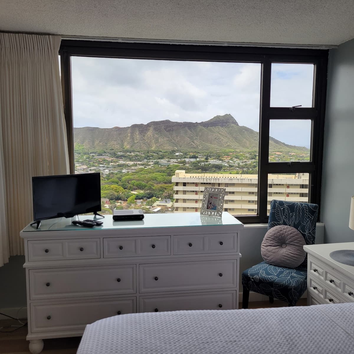 Diamond View from Waikiki Banyan - Photo 2