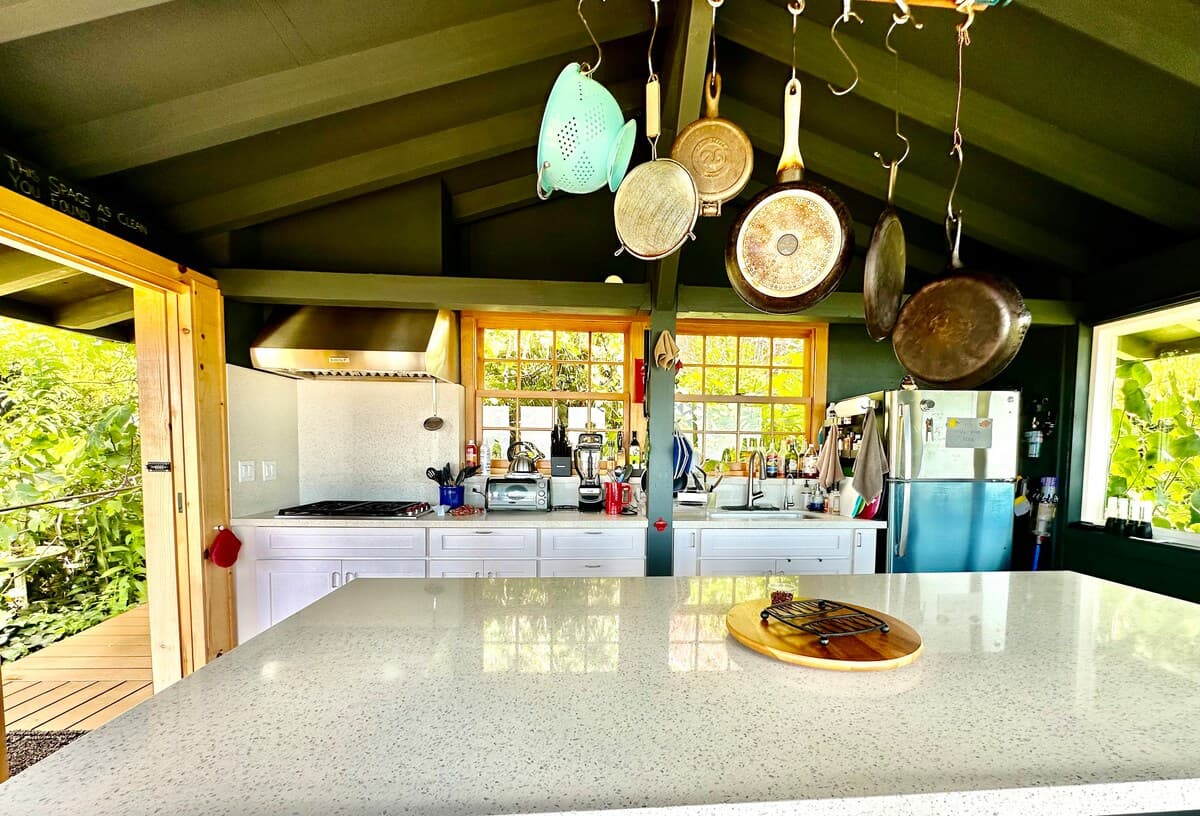 Charming Art Studio on a Scenic Mountain Slope - Photo 5
