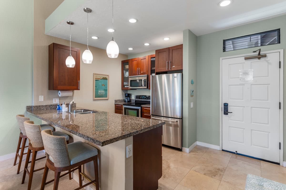 Condo in Wailea · ★4.8 · 2 bedrooms · 3 beds · 2 baths - Photo 3