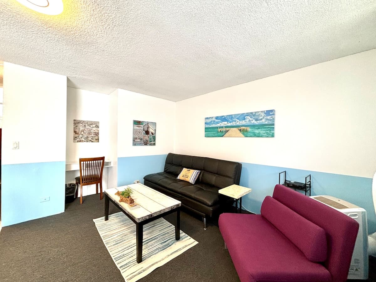 Condo in Honolulu · ★4.52 · 1 bedroom · 1 shared bath - Photo 3