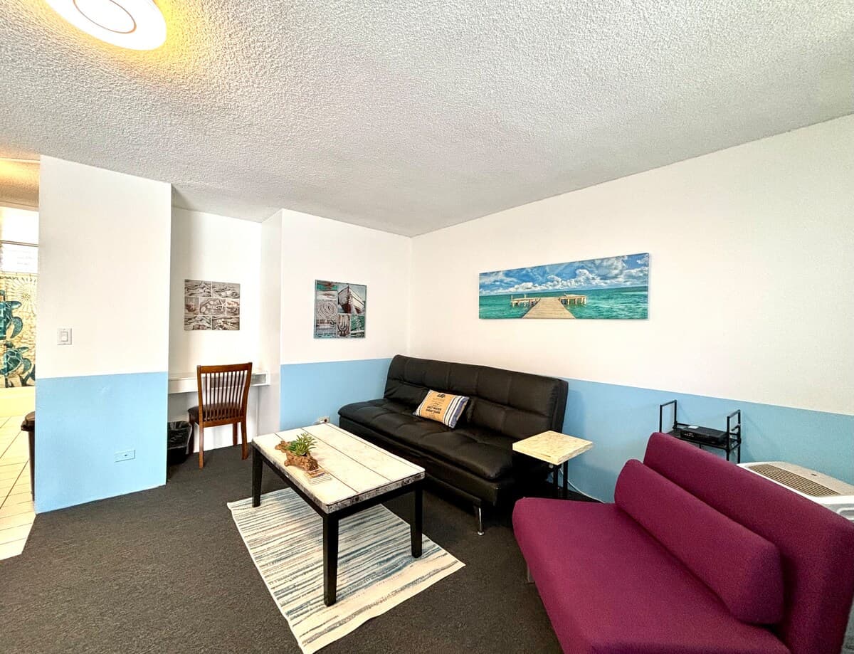 Condo in Honolulu · ★4.52 · 1 bedroom · 1 shared bath - Photo 4