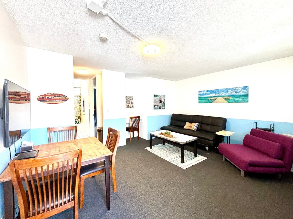 Condo in Honolulu · ★4.52 · 1 bedroom · 1 shared bath - Photo 5