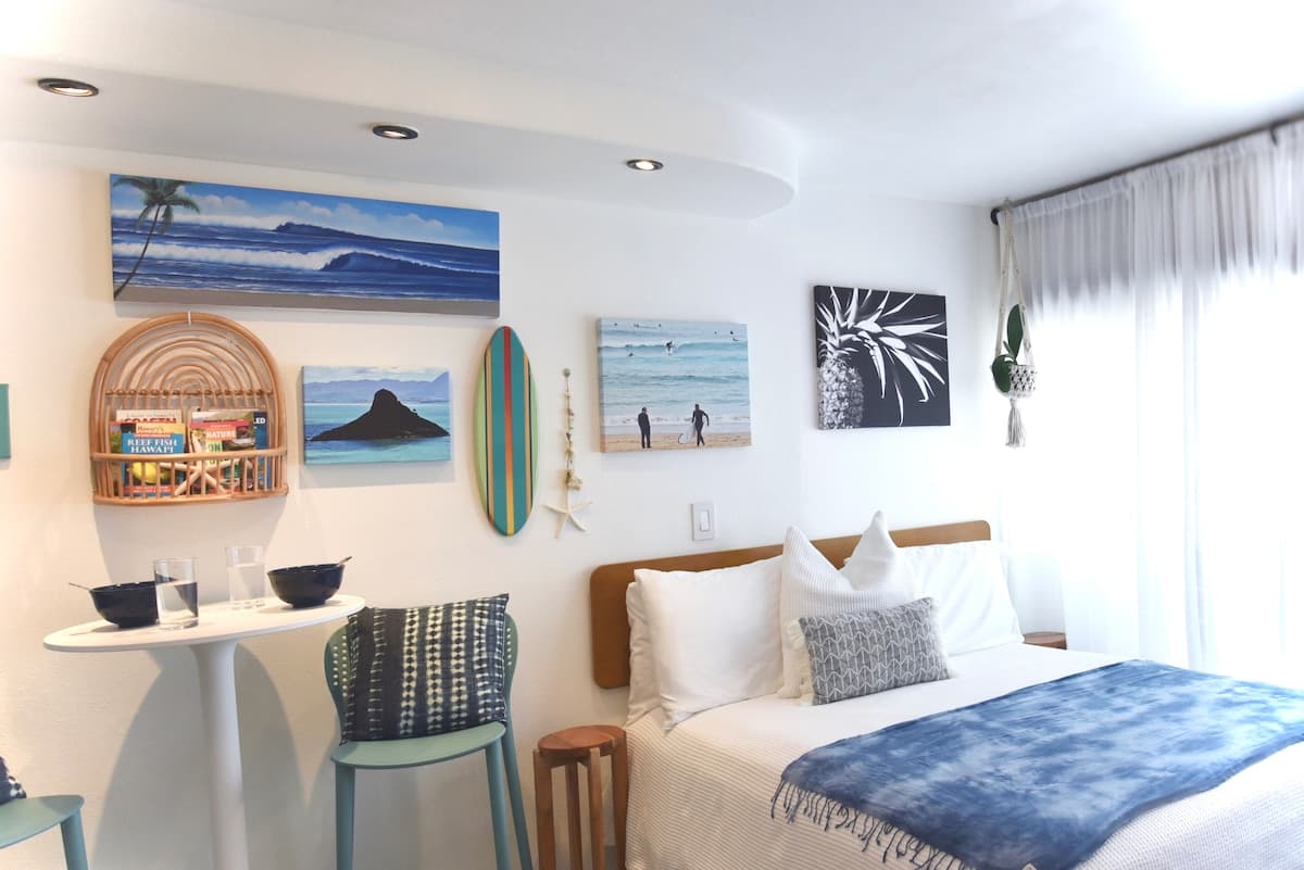 Condo in Honolulu · ★4.84 · Studio · 1 bed · 1 private bath - Photo 1