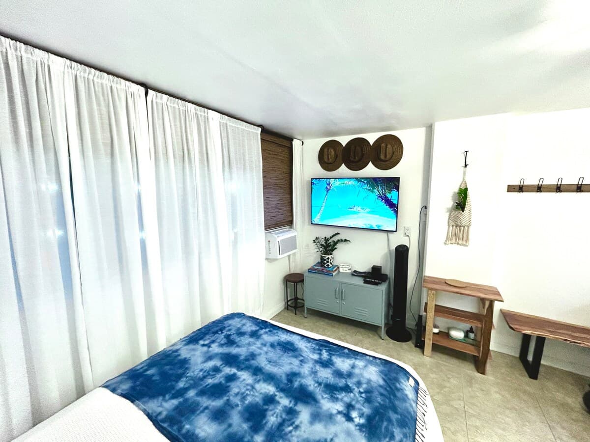 Condo in Honolulu · ★4.84 · Studio · 1 bed · 1 private bath - Photo 3