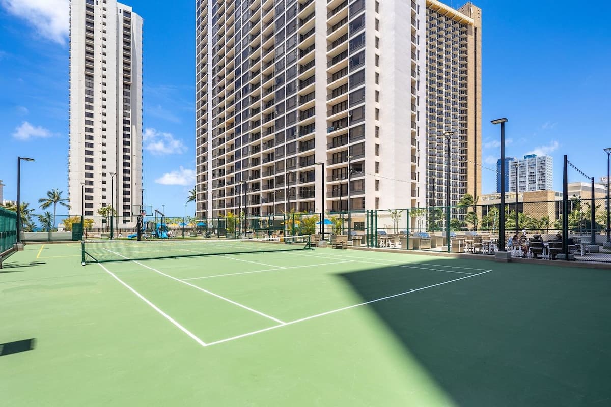 New Beautiful Renovation Waikiki Banyan w/ Parking - Photo 5