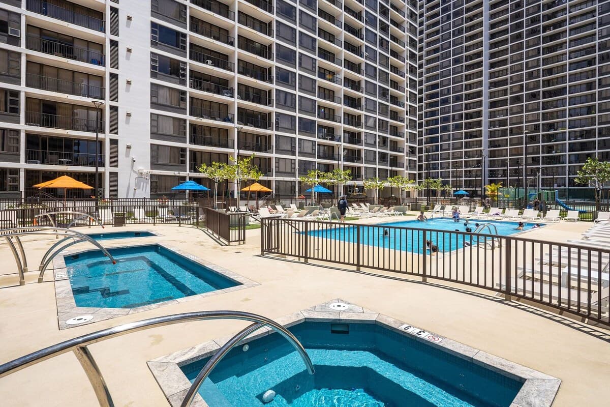 New Beautiful Renovation Waikiki Banyan w/ Parking - Photo 3