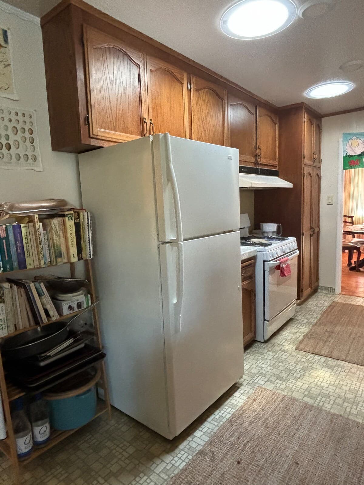 Midcentury modern home, parklike setting - Photo 3