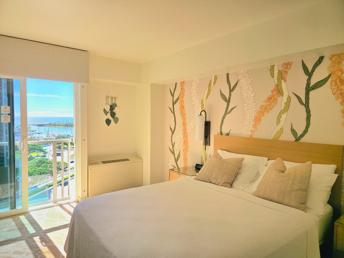 Hotel in Honolulu · ★4.88 · 1 bedroom · 1 bed · 1 private bath - Photo 2