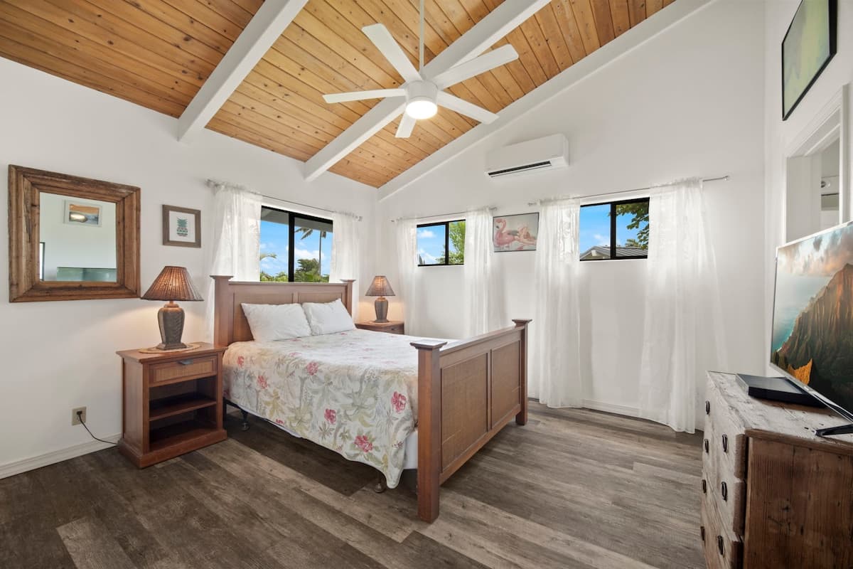 Home in Princeville · ★4.89 · 3 bedrooms · 4 beds · 2.5 private baths - Photo 2