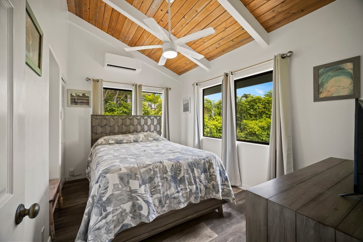 Home in Princeville · ★4.89 · 3 bedrooms · 4 beds · 2.5 private baths - Photo 3